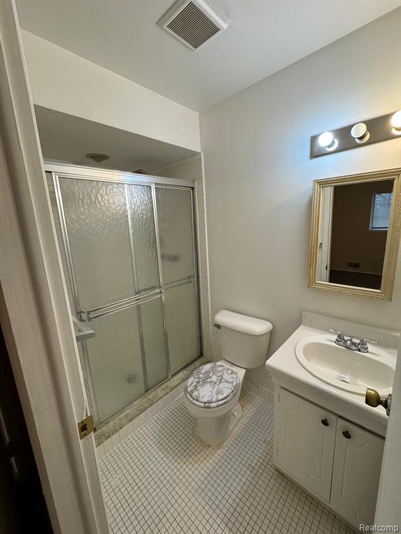 587 E Fox Hills Drive, Bloomfield, MI 48304 — Photo 14