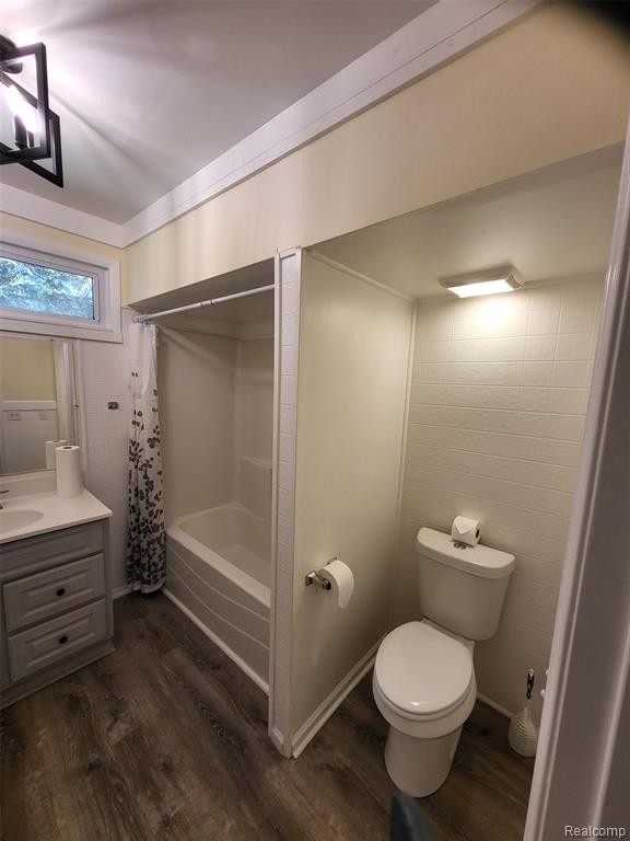 477 Crediton Street, Lake Orion, MI 48362 — Photo 16