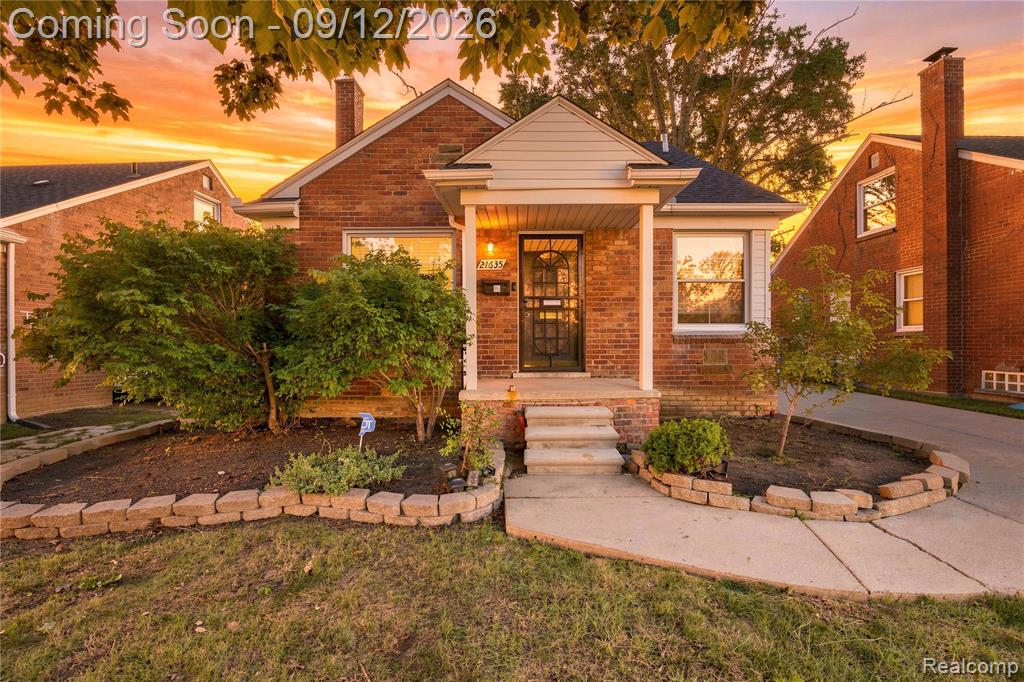21635 Bournemouth Street, Harper Woods, MI 48225