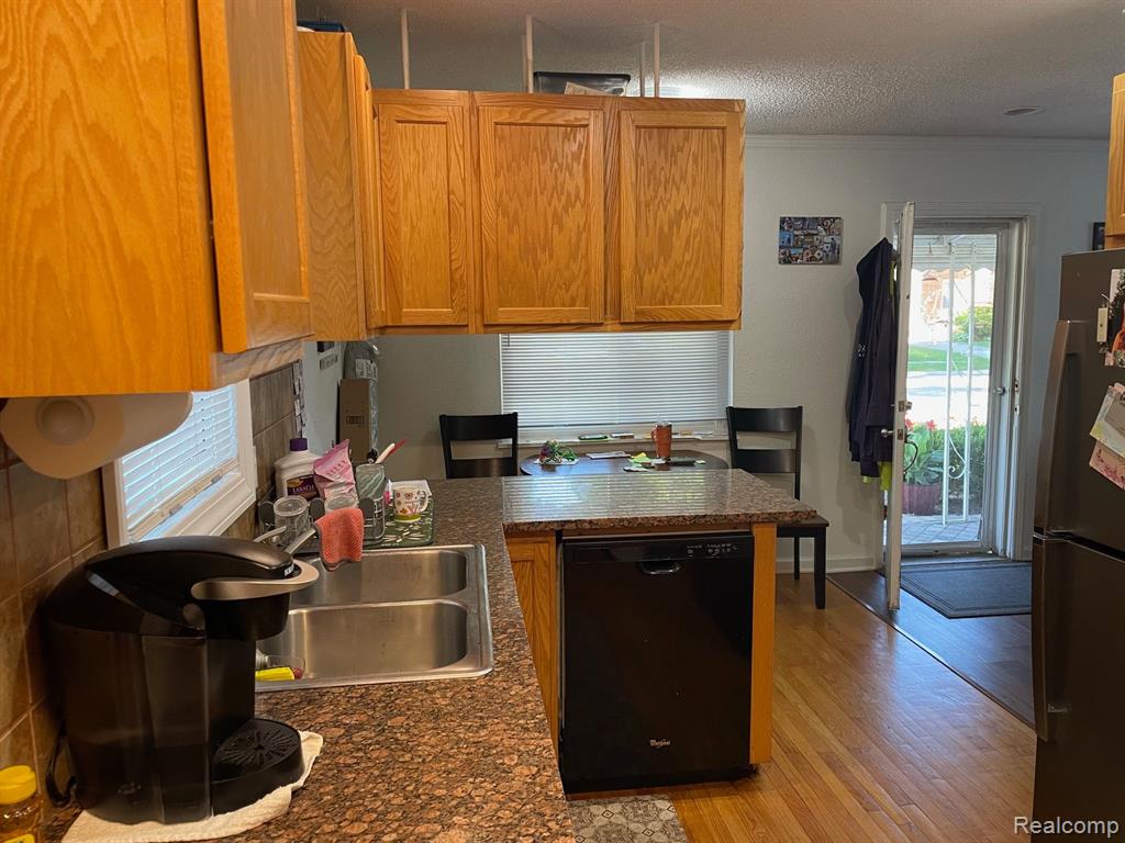 8439 Harding Street, Center Line, MI 48015 — Photo 8
