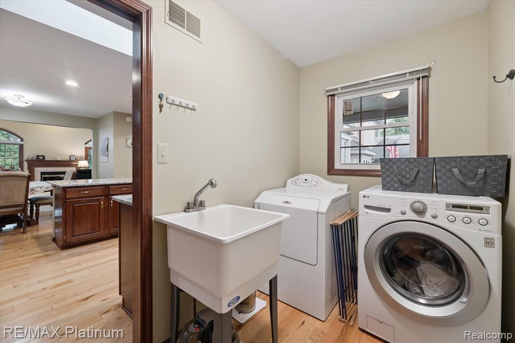 1025 Pinewood Court, Brighton, MI 48116 — Photo 14