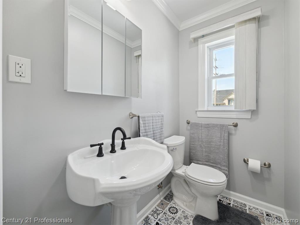 21120 Halsted Road, Farmington Hills, MI 48167 — Photo 19