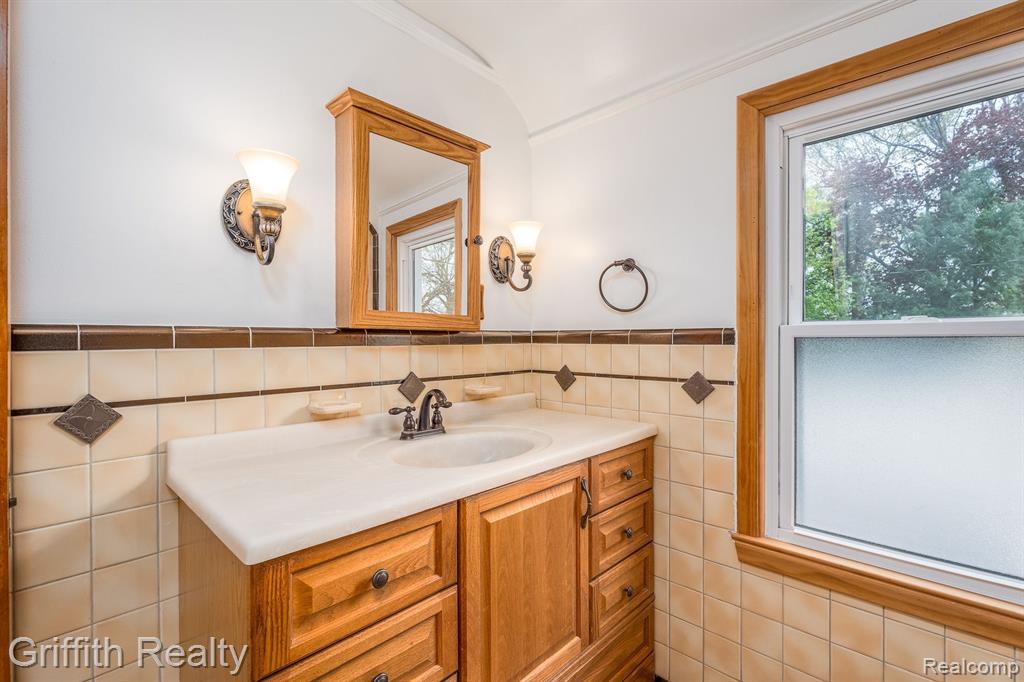 707 ELMWOOD Street, Dearborn, MI 48124 — Photo 22