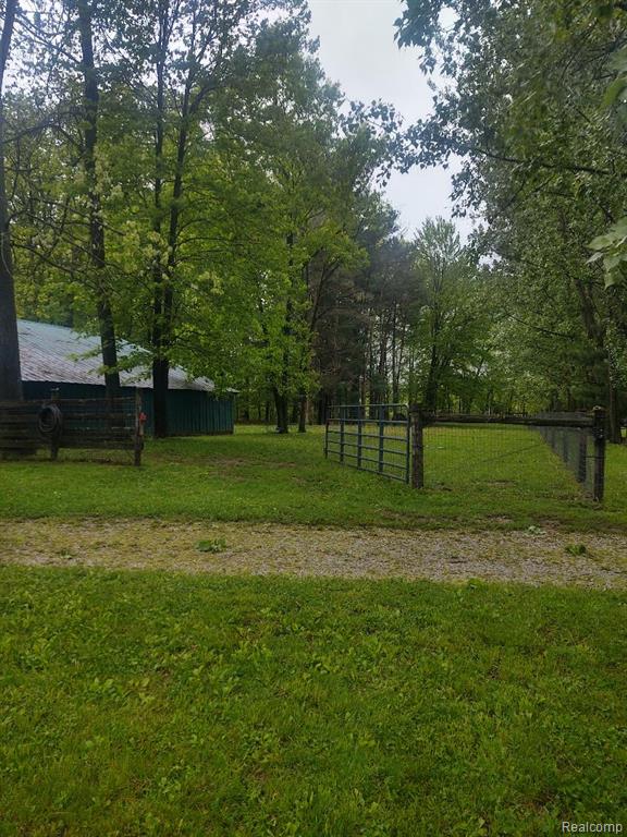 6268 Hazard Road, Fenton, MI 48430 — Photo 9