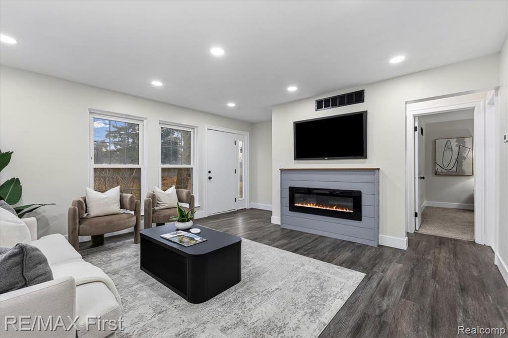 40548 Newport Drive, Plymouth, MI 48170 — Photo 5