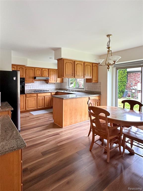 457 LAKE FOREST Road, Rochester Hills, MI 48309 — Photo 7