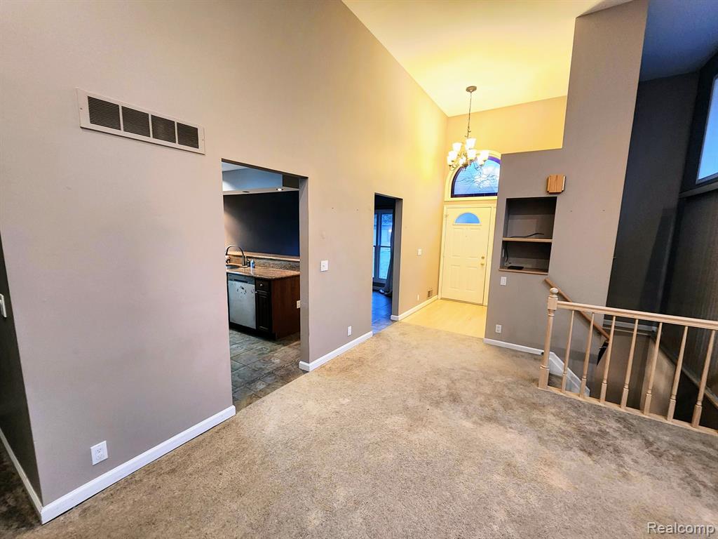 5326 ROYAL VALE Lane, Dearborn, MI 48126 — Photo 6