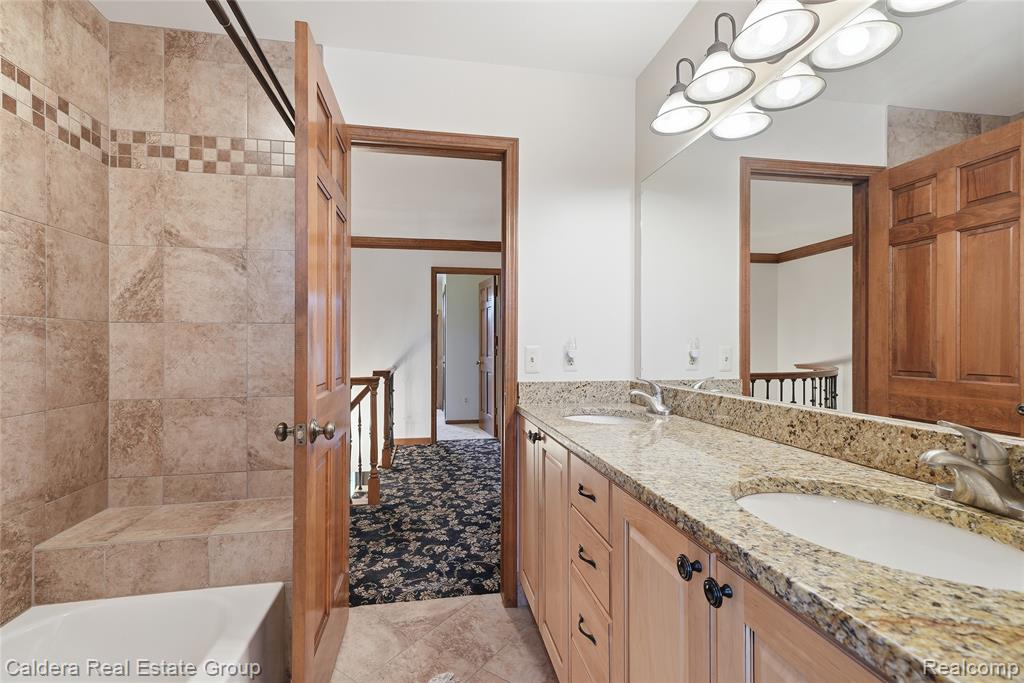 8915 Chestnut Run Drive, Utica, MI 48317 — Photo 40