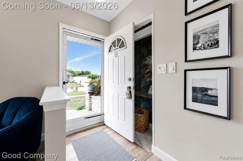 18489 Matthew Drive, Clinton Twp, MI 48035 — Photo 2