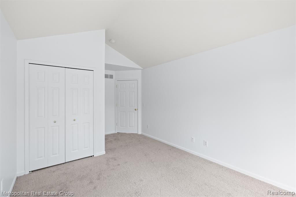 30207 Viewcrest Court, Novi, MI 48377 — Photo 16