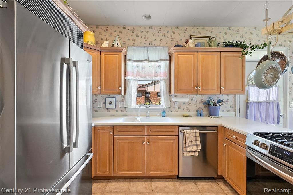 40205 Ashland Drive, Sterling Heights, MI 48313 — Photo 23