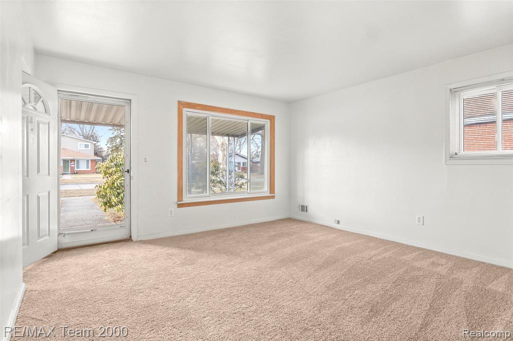5027 Lincoln Boulevard, Dearborn Heights, MI 48125 — Photo 5