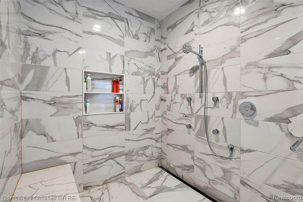 61 Lochmoor Boulevard, Grosse Pointe Shores, MI 48236 — Photo 31