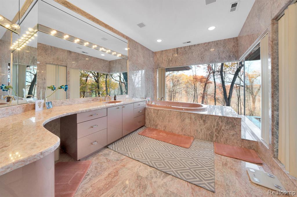 1744 Heron Ridge Drive, Bloomfield Hills, MI, 48302