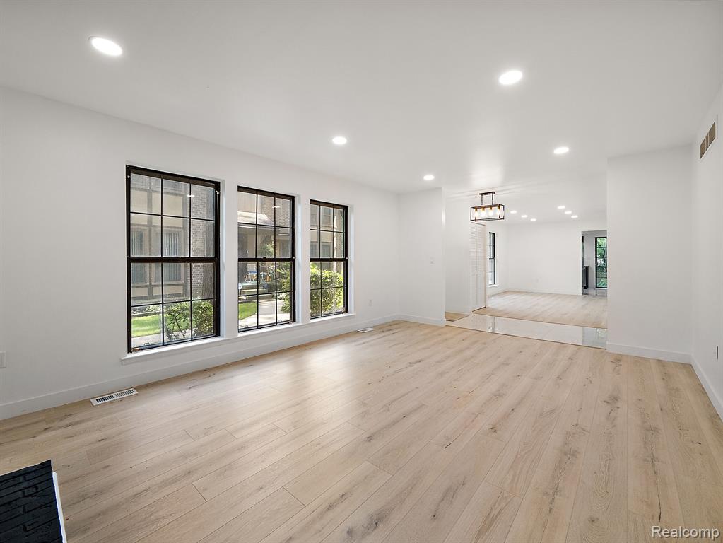 25167 GREENBROOKE Drive, Southfield, MI 48033 — Photo 10