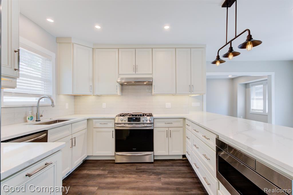 530 W HAZELHURST Street, Ferndale, MI 48220 — Photo 11