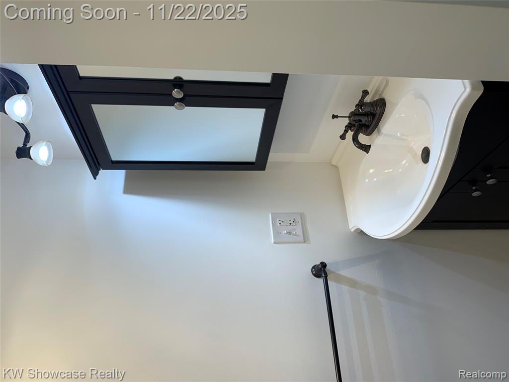 462 Algene Street, Lake Orion, MI 48362 — Photo 13