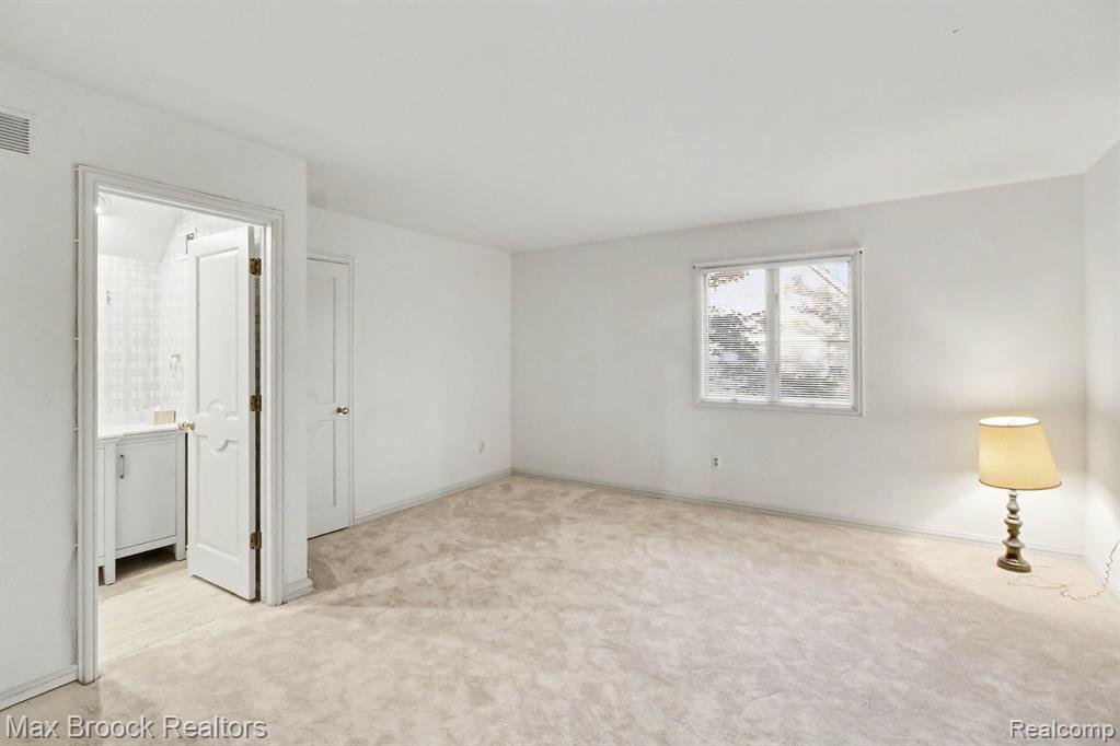 21850 Dover Court, Beverly Hills, MI 48025 — Photo 20