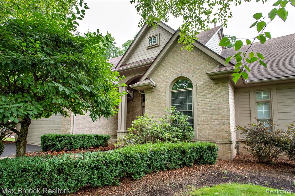 4741 Woodbine Circle, West Bloomfield, MI 48323
