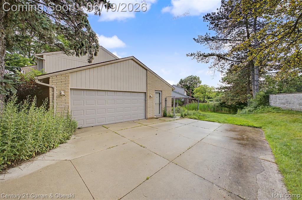 4231 Windridge Court, West Bloomfield, MI 48323 — Photo 36