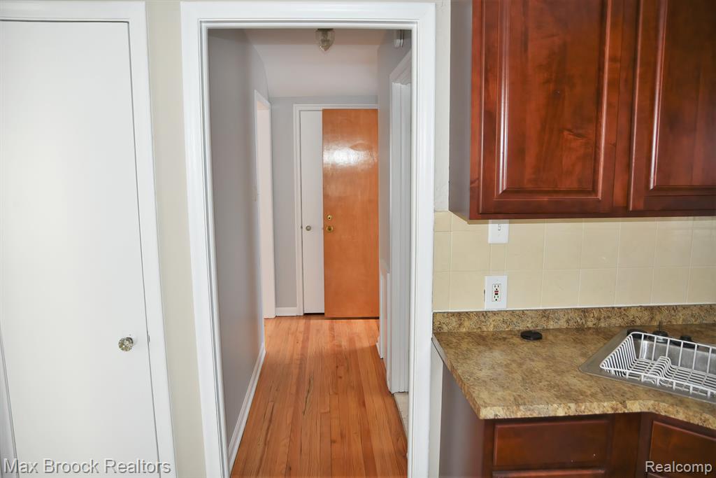 690 E LINCOLN Street, Birmingham, MI 48009 — Photo 15