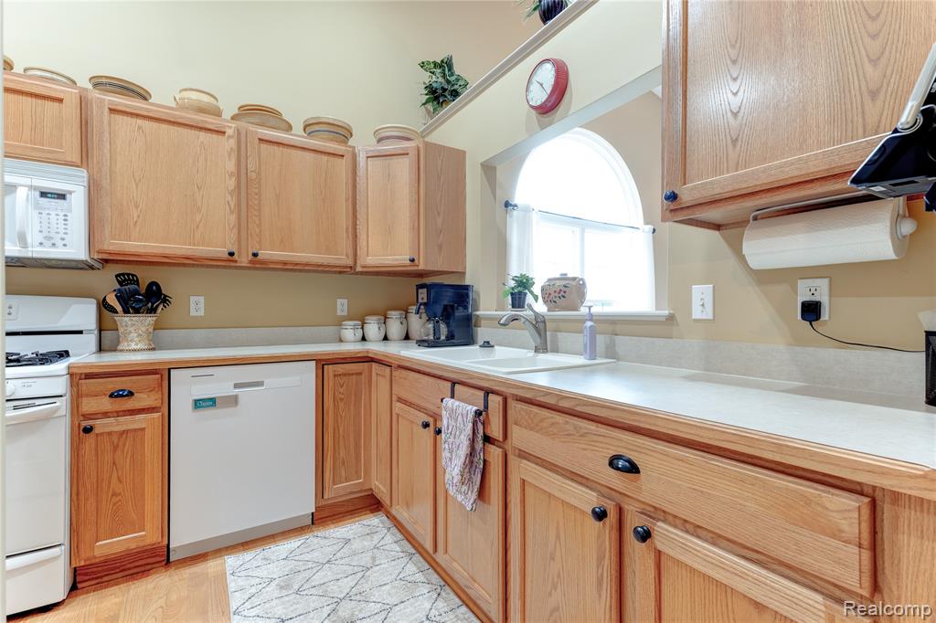 11126 Strathmore Court, Grand Blanc, MI 48439 — Photo 16