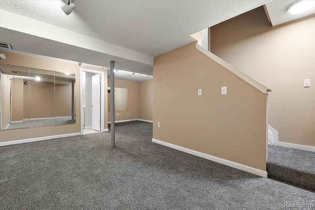 44800 Bayview Drive, 33, Novi, MI 48377 — Photo 38