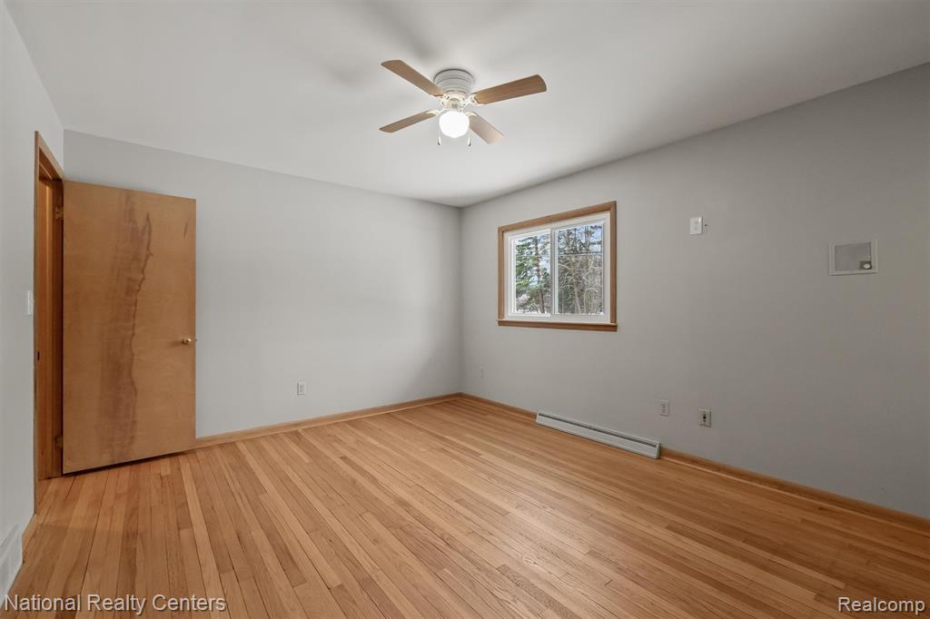 4264 Woodstock Road, Waterford, MI 48328 — Photo 37