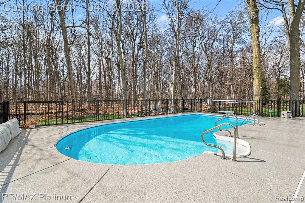 28861 Forest Ridge Drive, Farmington, MI 48331 — Photo 35