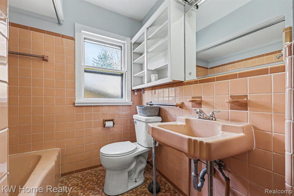 26932 W 6 Mile Road N, Redford, MI 48240 — Photo 13