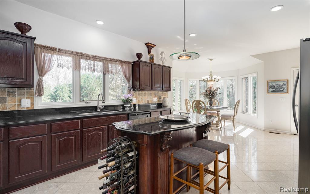 13056 Blue Lakes Circle, Shelby Twp, MI 48315 — Photo 3