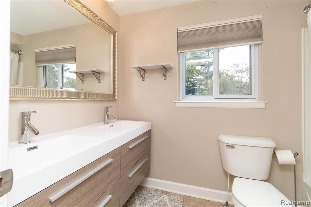 915 HARTSOUGH Court, Plymouth, MI 48170 — Photo 10