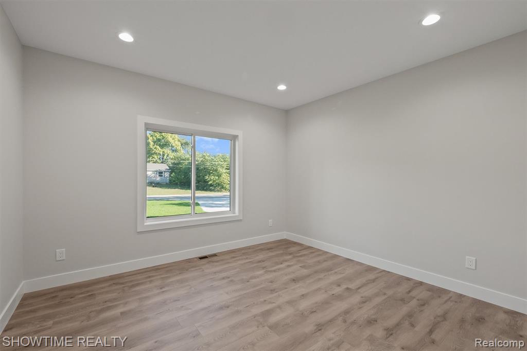 5636 Paris, Sterling Heights, MI 48310 — Photo 22