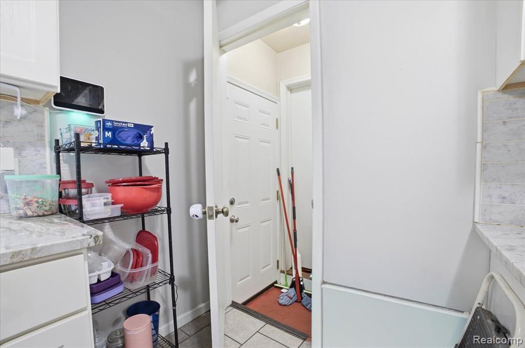 21440 Prestwick Avenue, Harper Woods, MI 48225 — Photo 17