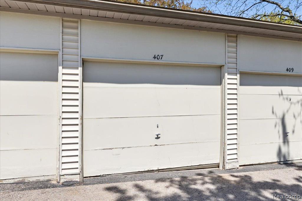 407 WATER TOWER Circle, Brighton, MI 48116 — Photo 15