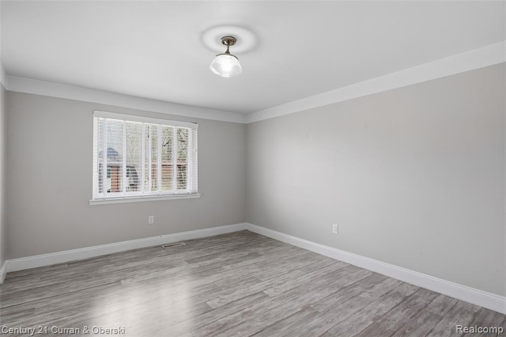 862 N Main Street, Milford, MI 48381 — Photo 12