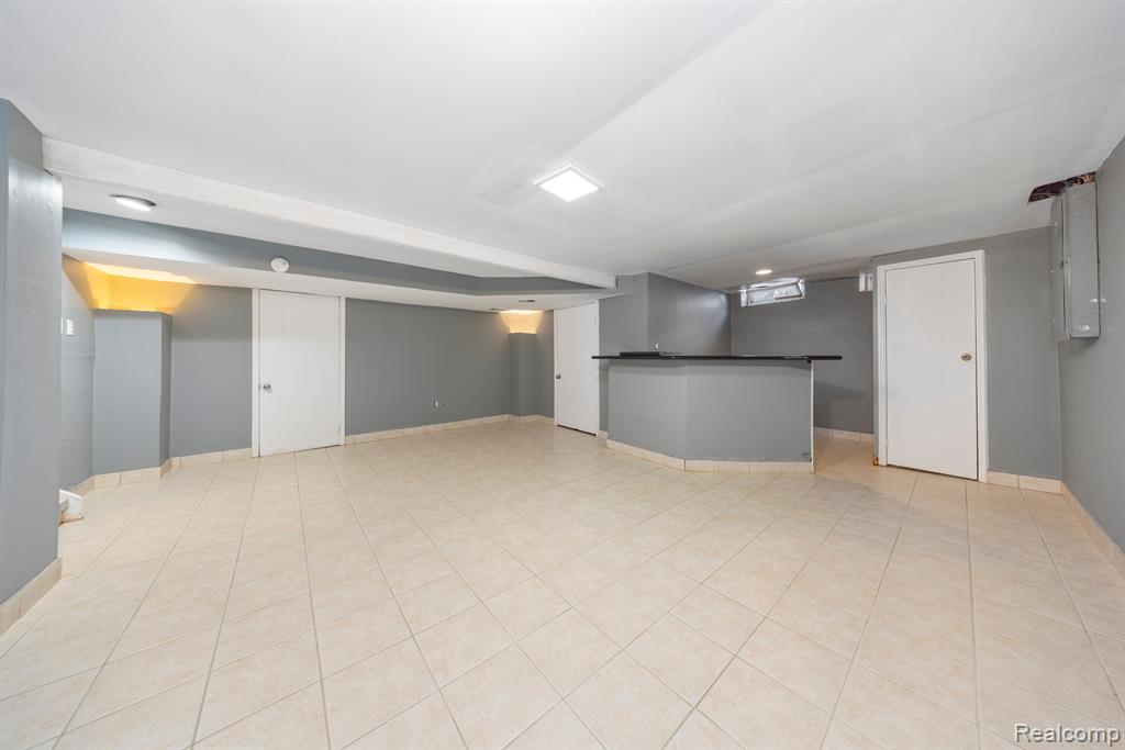 5731 FARMINGTON Road, West Bloomfield, MI — Photo 37
