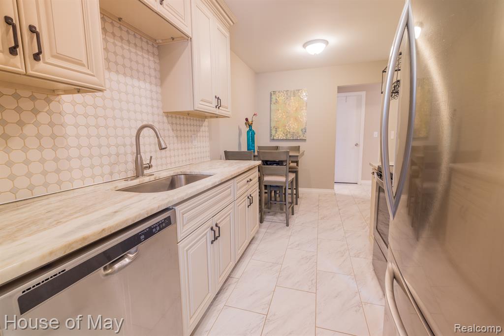 28601 REGENT N, Southfield, MI 48076 — Photo 6