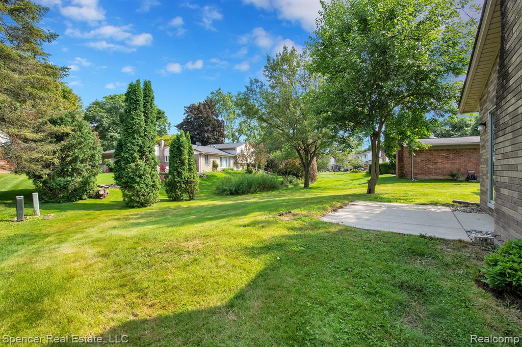 6280 Walker Drive, Troy, MI 48085 — Photo 31