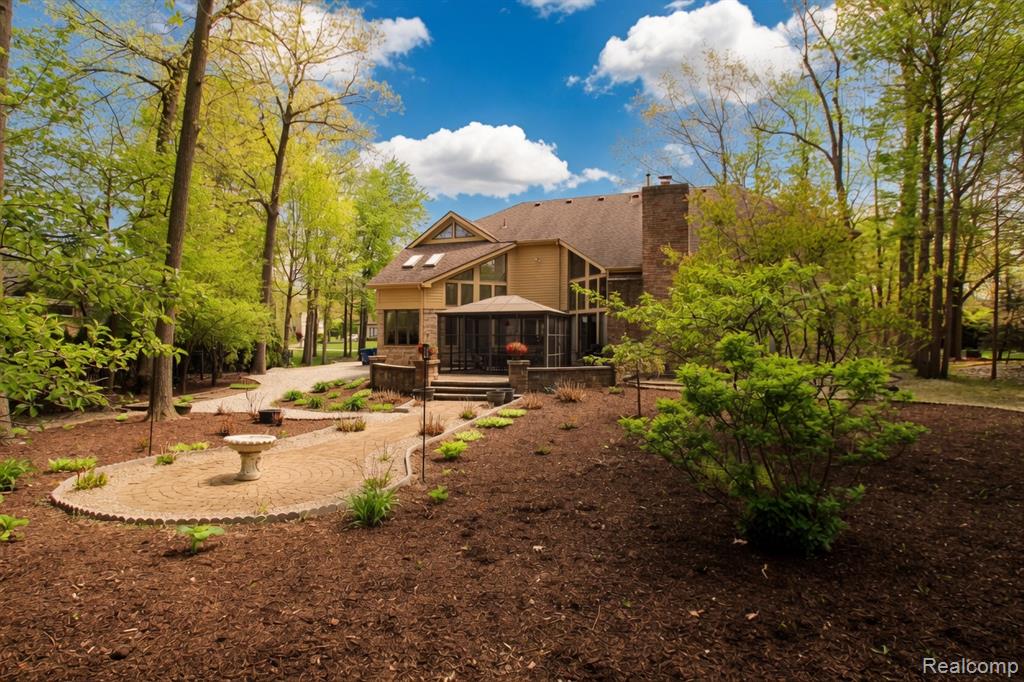 1305 Kings Pointe Road, Grand Blanc, MI 48439 — Photo 13