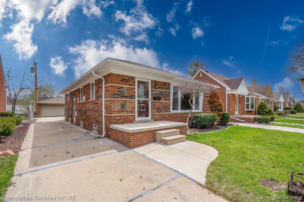 7631 ROBINSON Avenue, Allen Park, MI 48101 — Photo 4