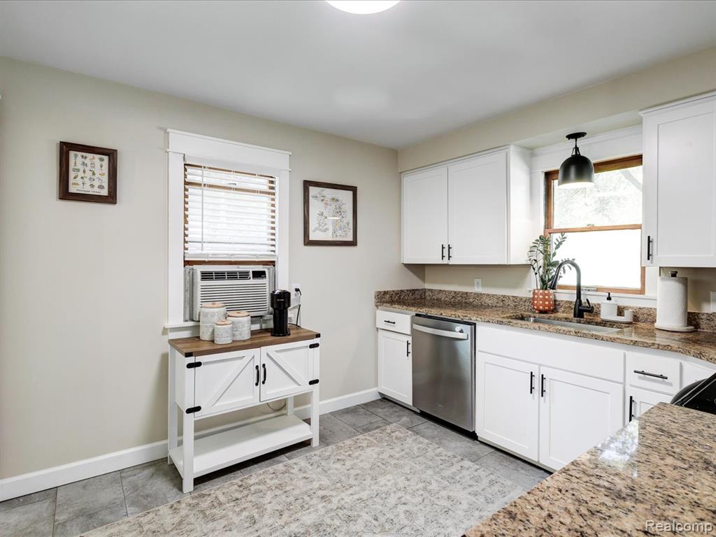 825 Sanborn Street, Port Huron, MI 48060 — Photo 16