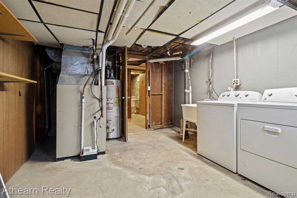 815 SOUTHWOOD Drive, Fenton, MI 48430 — Photo 24