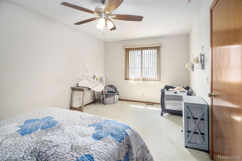 578 OAKBROOK Circle, Flushing, MI 48433 — Photo 10