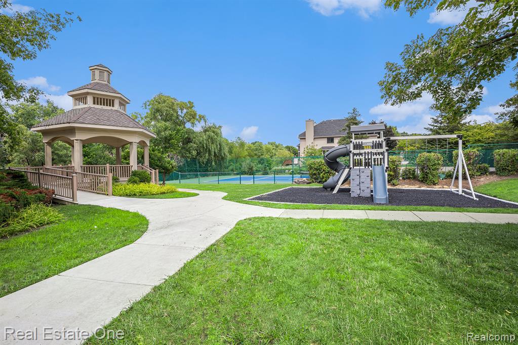 7476 Colchester Lane, West Bloomfield, MI — Photo 4