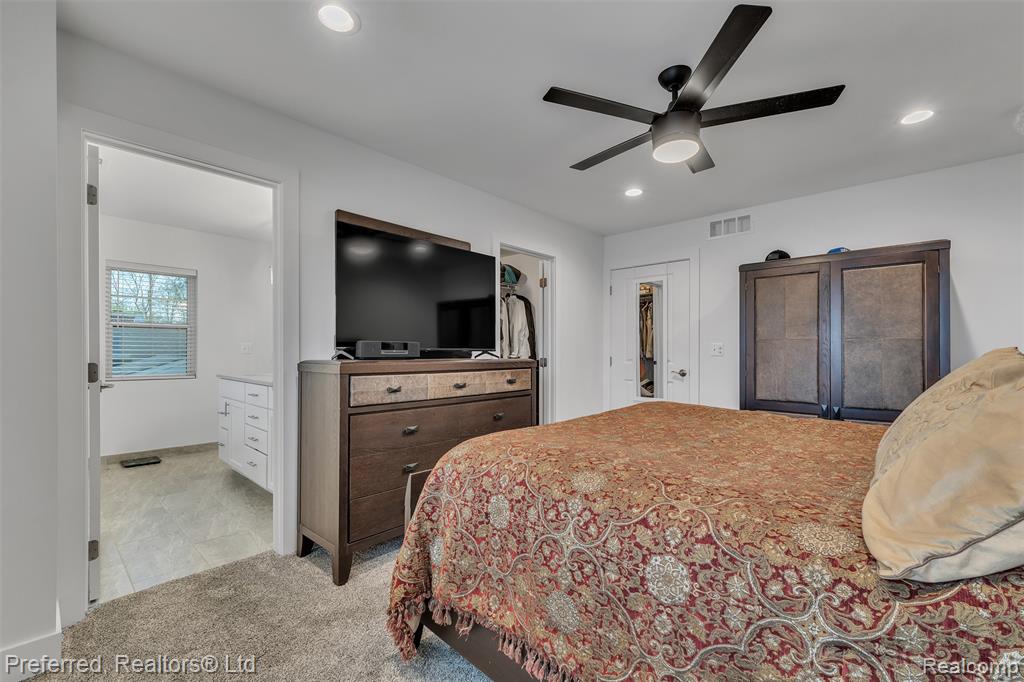 5264 Cooley Lake Road, Waterford, MI 48327 — Photo 31