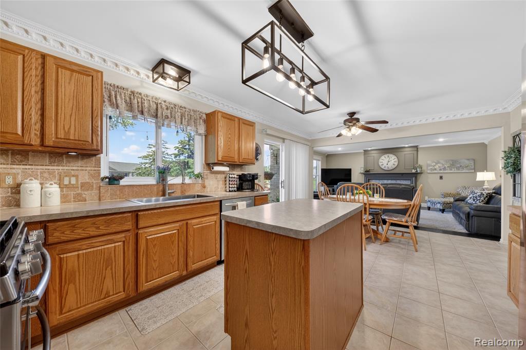 4728 Sherwood Circle, Canton, MI 48188 — Photo 10