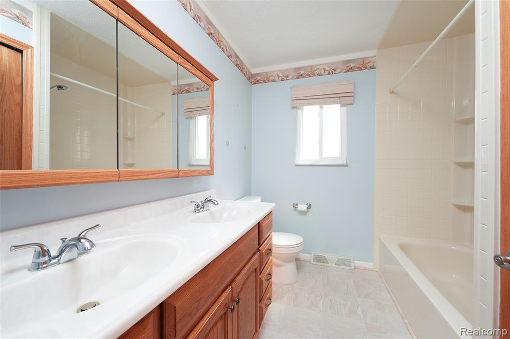 11891 Post Lane, South Lyon, MI 48178 — Photo 23