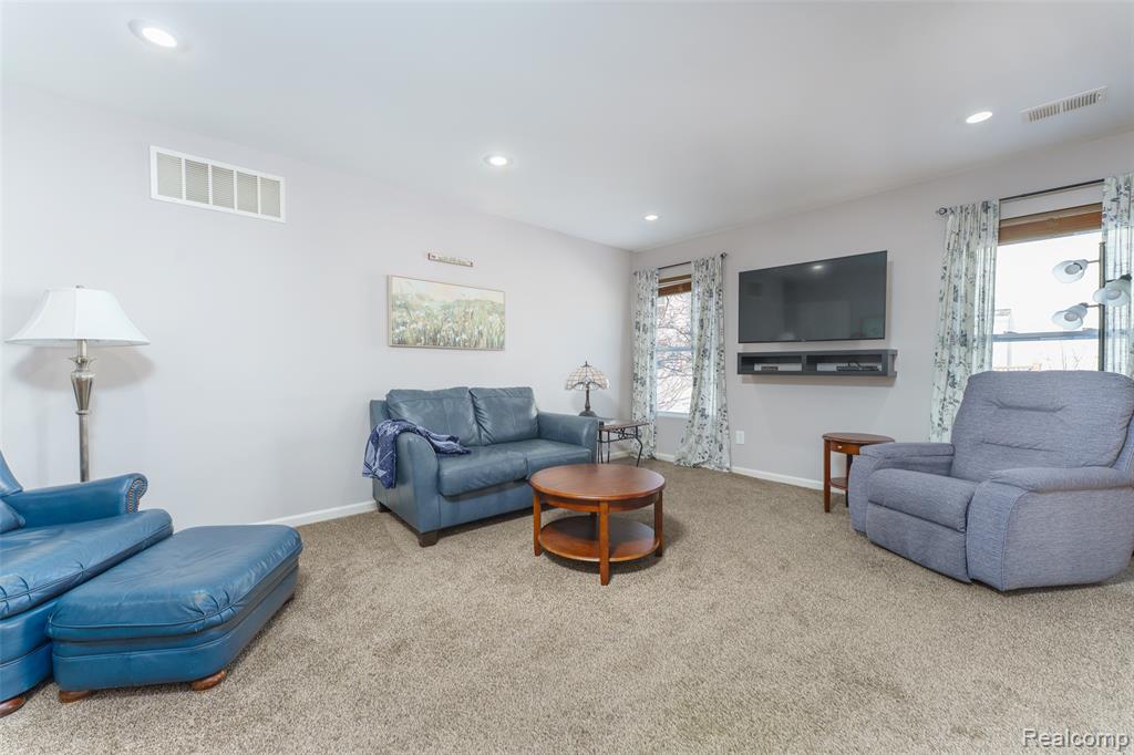 8580 Fox River Drive, Fowlerville, MI 48836 — Photo 10