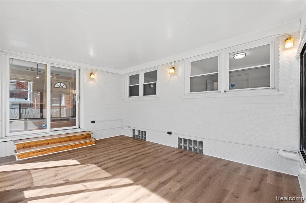8540 ARNOLD Street, Dearborn Heights, MI 48127 — Photo 17